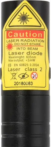 Pointeur laser rouge R2 Pro – gros plan sur l’étiquette d’avertissement avec la classe laser