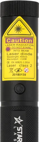 Pointeur laser violet V1 Pro – gros plan sur l’étiquette d’avertissement avec la classe laser